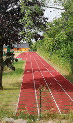 Tartanbahn auf der TV Blecher Außen-Sportanlage.