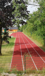 Tartanbahn auf der TV Blecher Außen-Sportanlage.